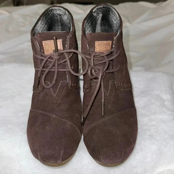 TOMS Suede Desert Wedge Booties Boots Size 8 Preppy Fall Winter Date Night - Picture 3 of 11